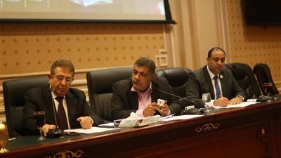 إسكان البرلمان: المجتمعات العمرانية فاكرينا بصمجية