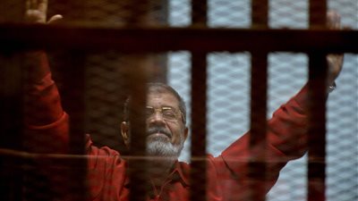 الطقس السيئ يمنع مرسي من حضور «التخابر» والمحكمة تؤجل القضية للغد