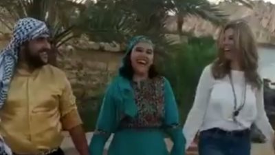 رانيا فريد شوقي تتعلم الدبكة في أسوان (فيديو)