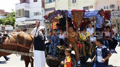 بالصور.. «حمير وخيل» في ثاني أيام العيد بالغردقة