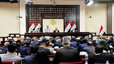 البرلمان العراقي يشكل لجنة لتعديل الدستور وإلغاء امتيازات كبار المسئولين