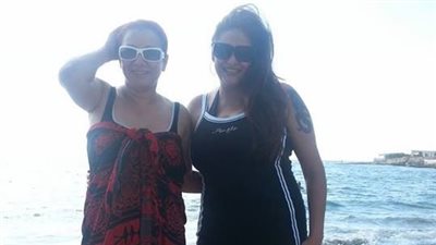 «انتصار» تنشر صورتها  على شاطئ الإسكندرية