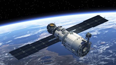 خبير تكنولوجيا: إطلاق 40 ألف قمر صناعي لتحسين خدمة الإنترنت