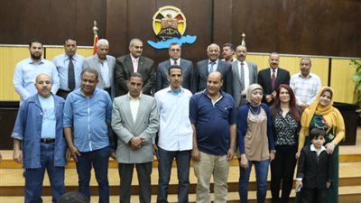 محافظ الفيوم يكرم عددًا من المتميزين رياضيًا وفنيًا (صور)