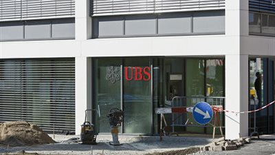 توقيف مصرفي سويسري أخفى 20 بليون دولار لأمريكيين