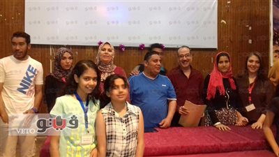 بالصور.. نادي علوم العاشر يكرم الشباب المشاركين في تجميل المدارس