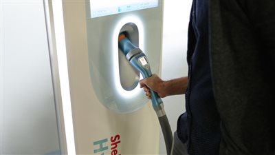 بالصور.. BMW تتعاون مع شيل لبناء محطات وقود هيدروجينية