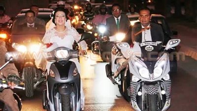 بالصورة.. حفل زفاف إسكندراني على الدراجات البخارية يشعل مواقع التواصل