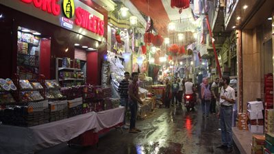 بالعرائس والأنوار.. شوارع القاهرة تتجمل لاستقبال المولد النبوي (فيديو وصور)