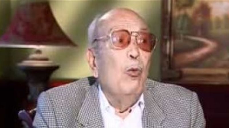 الكاتب وأحد الضباط