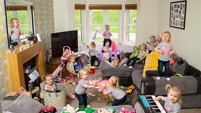 لقطة تكشف معاناة الآباء مع الأطفال