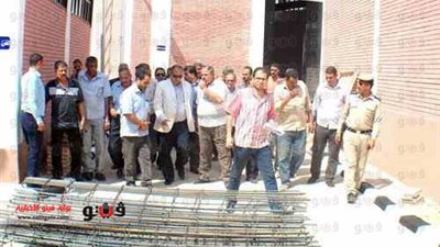 بالصور.. محافظ الشرقية يتفقد محطة مياه بلبيس