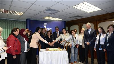 بالصور.. «مصر للطيران» تحتفل بيوم المرأة العالمي
