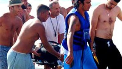 إصابة شاب قفز من المطعم العائم بشاطئ بورسعيد للسباحة