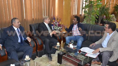 «طاهر» يناقش استعدادات مهرجان الإسماعيلية مع رئيس «القومي للسينما»