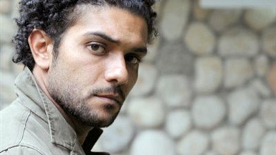 آسر ياسين ينشر صورته من كواليس تصوير «٣٠ يوم»