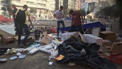 موقعة جمل جديدة.. الاعتداء على خيم ثوار لبنان في ميدان الشهداء (فيديو وصور)