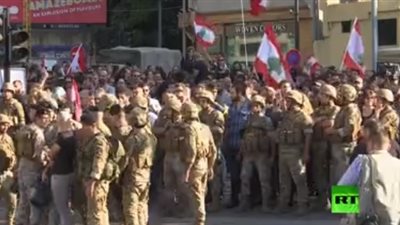 قوات مكافحة الشغب تغلق عدة ساحات لبنانية لمنع عودة هجمات المحتجين (فيديو)