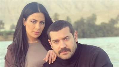 عمرو يوسف وصبا مبارك في كواليس «طايع»