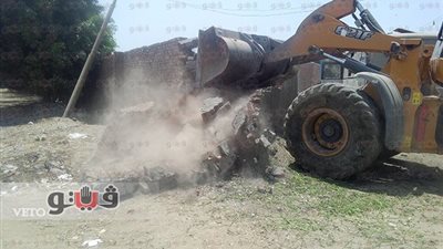 بالصور.. إزالة 10 حالات تعد على الأراضى الزراعية بالقناطر الخيرية