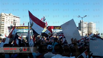 مظاهرة لتأييد الجيش بجامعة المنصورة على أنغام 