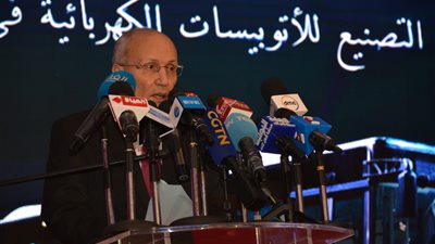 وزير الإنتاج الحربي: نسعى لتعميق التصنيع المحلي للمركبات الكهربائية