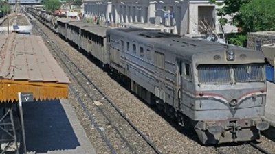 توقف قطارين بـ 