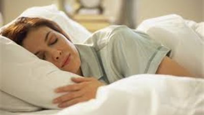 دراسة: النوم أكثر من 8 ساعات يدمر المخ