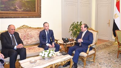 السيسي: نتطلع لزيادة الاستثمارات الألمانية في مصر