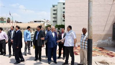 محافظ الشرقية يبدي استياءه من مستوى نزل الشباب بالزقازيق (صور)