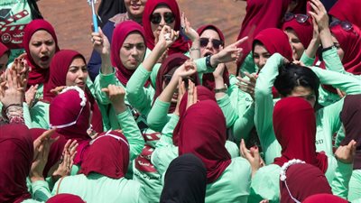 بالفيديو.. وصلات رقص بين طلاب وطالبات جامعة طنطا في حفلات التخرج