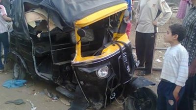 إصابة شخصين في انقلاب «توك توك» بالبحيرة