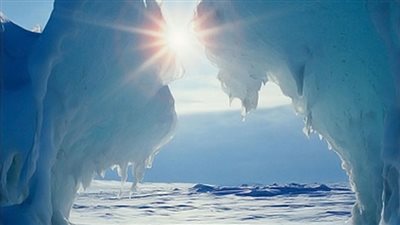 رويترز: ارتفاع درجات حرارة القطب الشمالي ينذر بكارثة