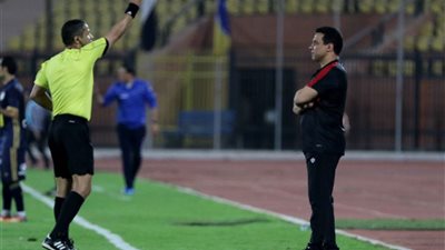 بالفيديو.. نظرة غير لائقة وراء طرد حسام البدري بلقاء الأهلي والإنتاج