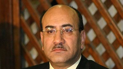 نقل 300 موظف بـ