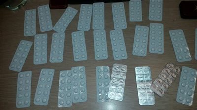 إحباط تهريب أقراص وسوائل مخدرة بحوزة راكب قادم من ألمانيا