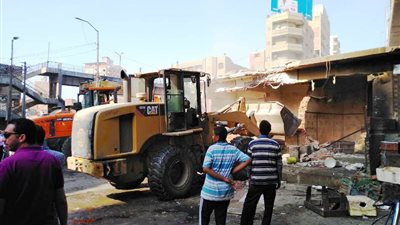 «التطوير العشوائي» يهدد محافظة الشرقية.. الإزالة وتوقف المشروعات عنوان التخبط الإداري.. المحافظة تخسر 15% من ميزانيتها بسبب وقف مشروع المحاجر.. و«بلدوزر الإزالات» يهدر 10 ملايين جن