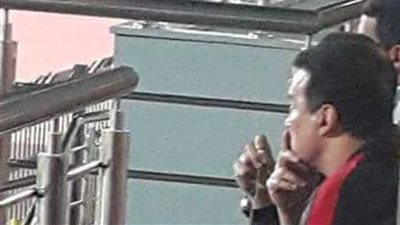 البدري يمنح تعليماته لمساعده بالتليفون بعد طرده أمام الإنتاج