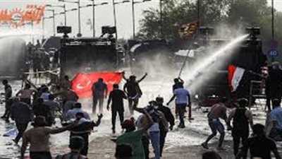 إصابة 40 متظاهرا خلال اشتباكات مع قوات الأمن في العراق