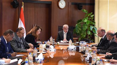 اجتماع حكومي لحل مشكلات أهالي الأسمرات.. جهاز إداري متكامل لتنفيذ بنود التعاقد.. 15 حالة مخالفة بالبيع لآخرين وإخلاء 8 وحدات منها.. تفعيل آلية التحصيل والتفتيش على الوحدات