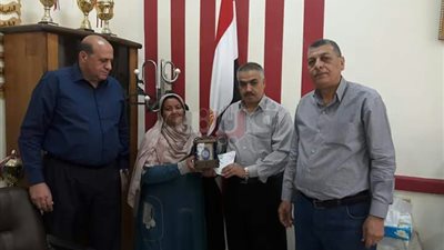 تكريم أفضل المدارس الإعدادية بـ«تعليم أسوان» (صور)