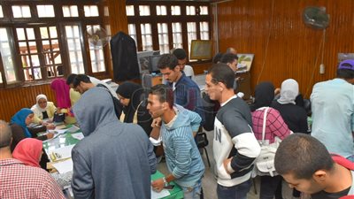 إقبال متوسط على الترشح لانتخابات اتحاد طلاب جامعة القاهرة (صور)