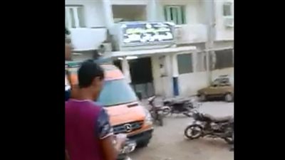 بالفيديو.. غضب الأهالي بسبب تغيب الأطباء عن مستشفى الحسينية العام