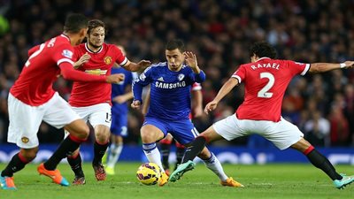 «أوليفر» حكما لمباراة مانشستر يونايتد وتشيلسي بنهائي الكأس