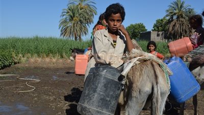 بالصور.. انقطاع المياه عن 3 مراكز بقنا