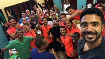 لاعبو المقاصة يحتفلون بعيد ميلاد هاني سعيد (صور)