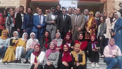 رئيس جامعة مطروح يحتفل بالطلاب الجدد بكلية الآثار واللغات