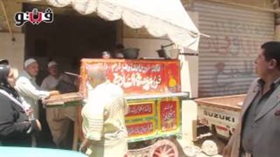 بالفيديو .. محافظ القاهرة يأمر بإزالة عربة فول بـ«باب الوزير»