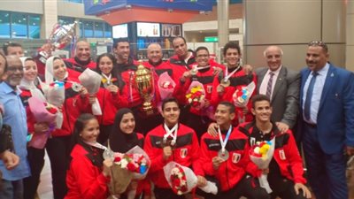 بعثة منتخب الكاراتيه تصل مطار القاهرة بعد التتويج ببطولة العالم