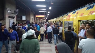 توقف حركة مترو «المرج - حلوان» عقب سقوط أمطار غزيرة (صور)